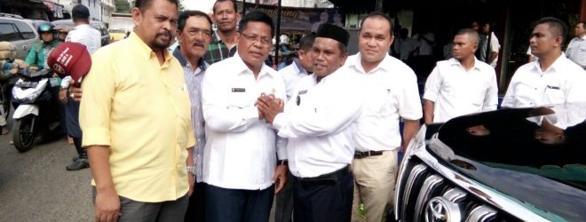 Walikota Banda Aceh salam Komando dengan Keuchik Gampong Peunayong